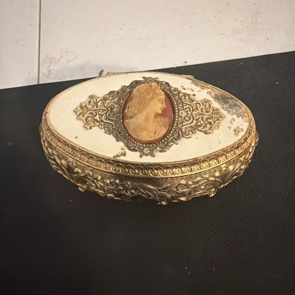 Vintage Victorian Style Gold Plated Music Box w/ Cameo Portrait & Velvet Lining